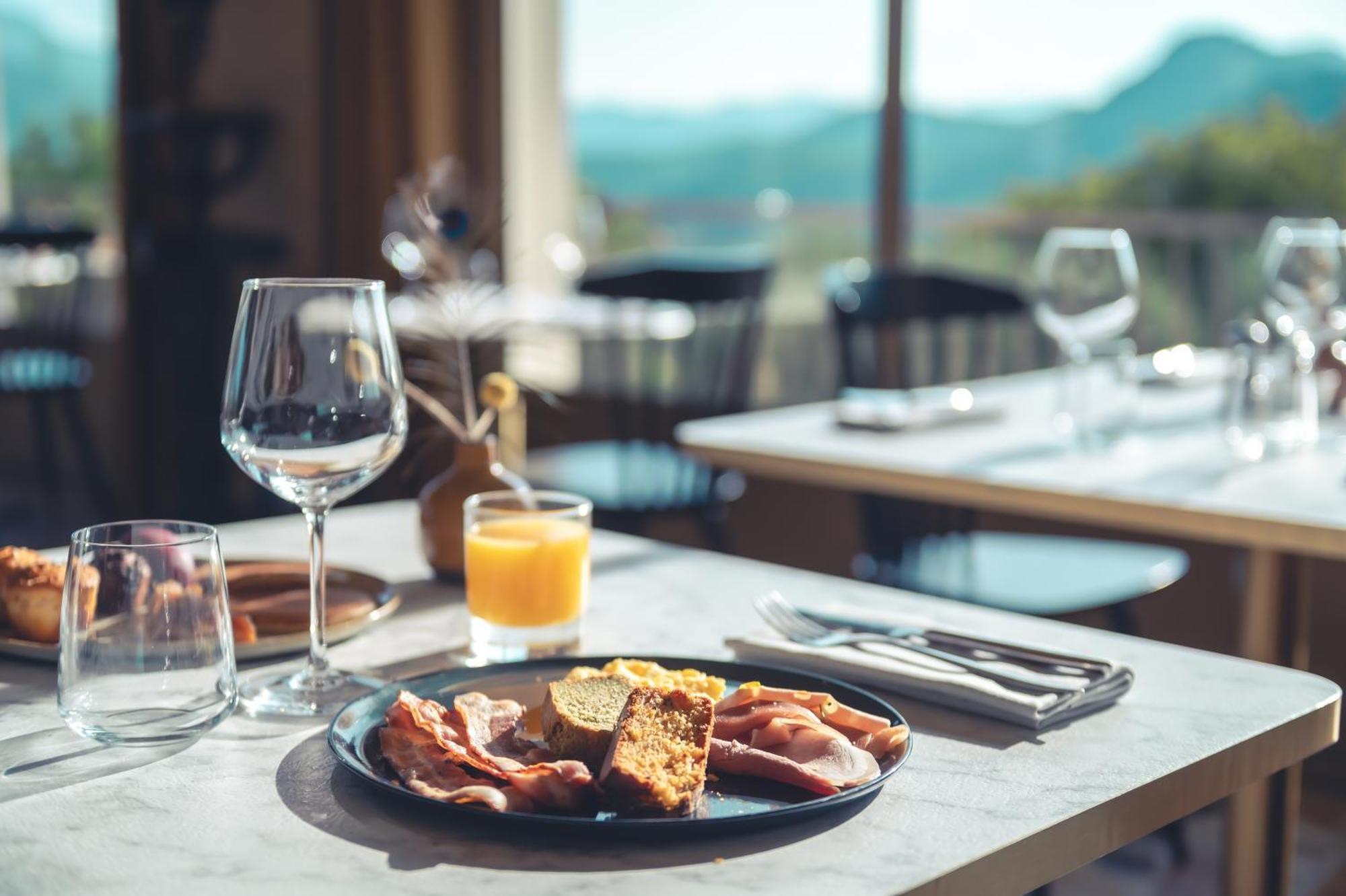 Logis Hotel Restaurant Le Plantevin Propiac Екстериор снимка
