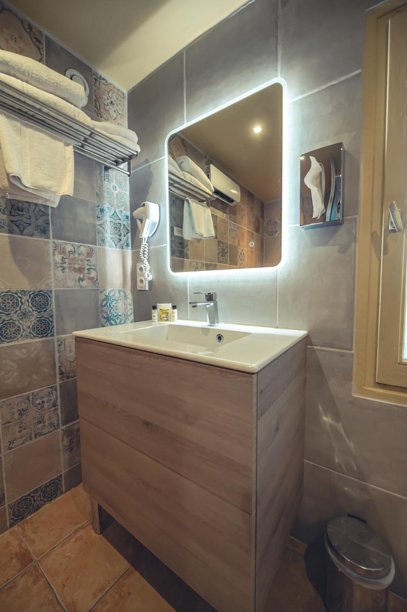 Logis Hotel Restaurant Le Plantevin Propiac Екстериор снимка