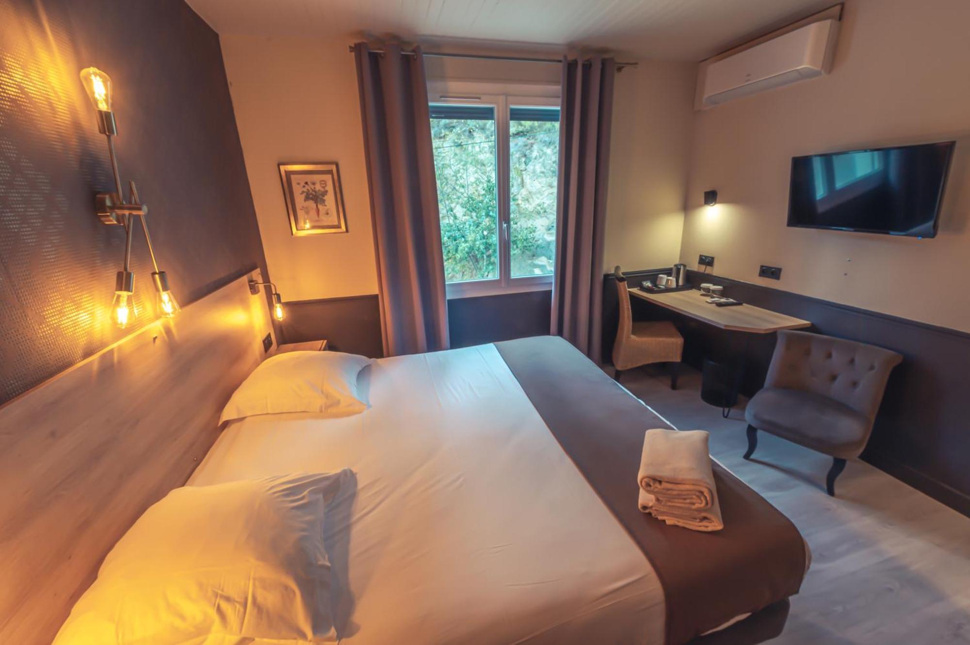 Logis Hotel Restaurant Le Plantevin Propiac Екстериор снимка