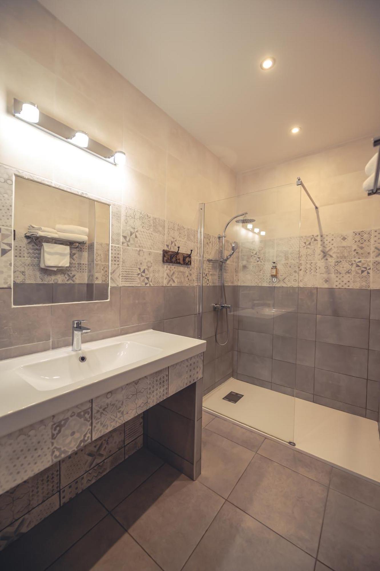 Logis Hotel Restaurant Le Plantevin Propiac Екстериор снимка