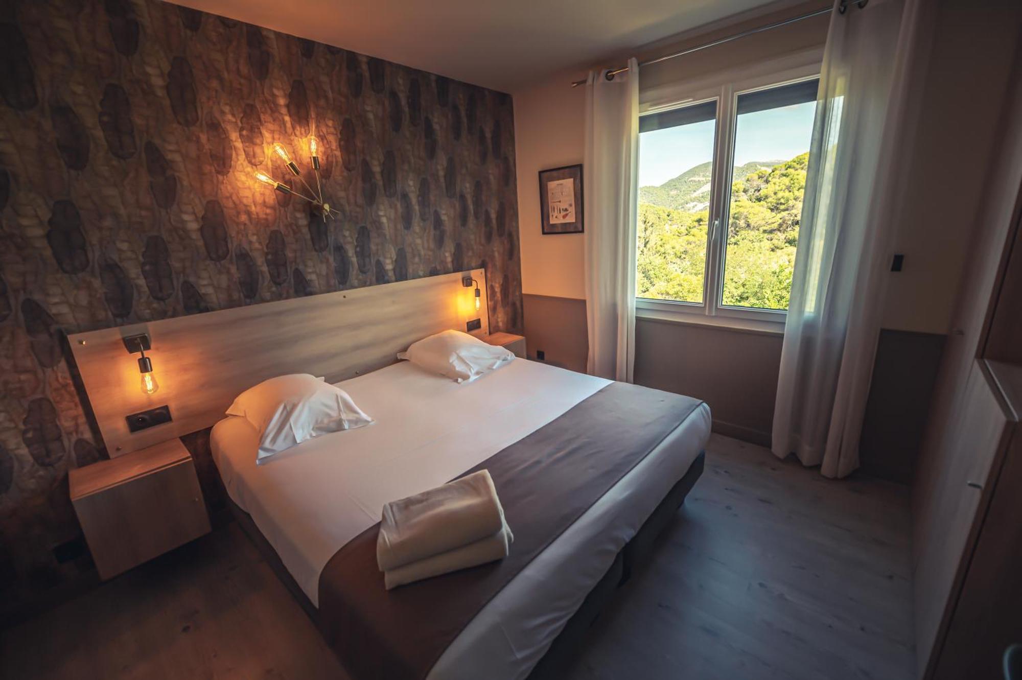 Logis Hotel Restaurant Le Plantevin Propiac Екстериор снимка