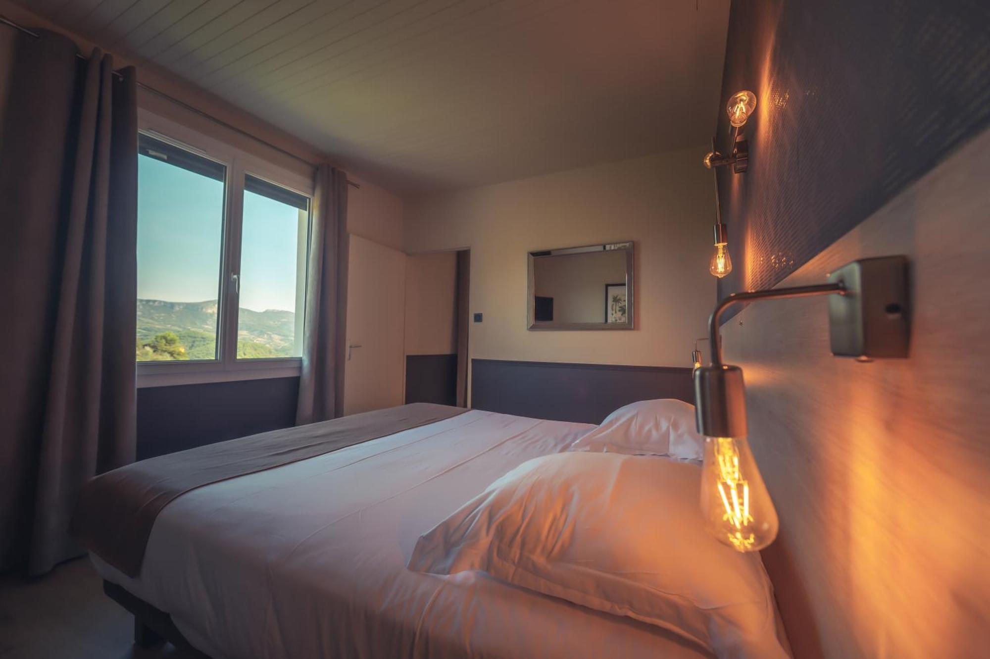 Logis Hotel Restaurant Le Plantevin Propiac Екстериор снимка